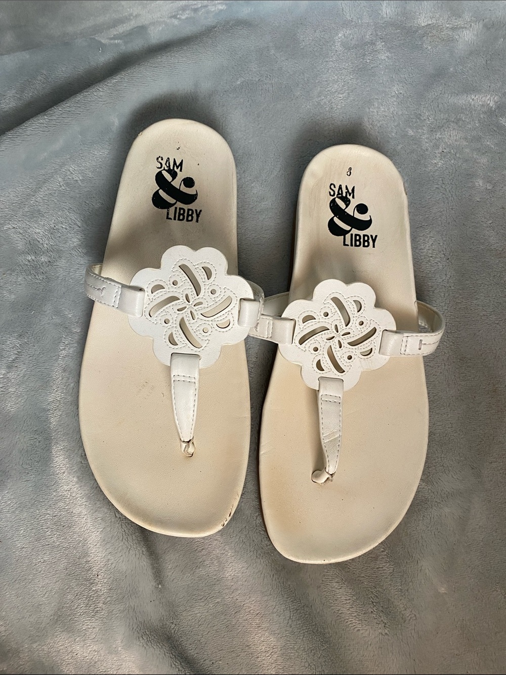 Sam & Libby White Floral Cutout Thong Sandals